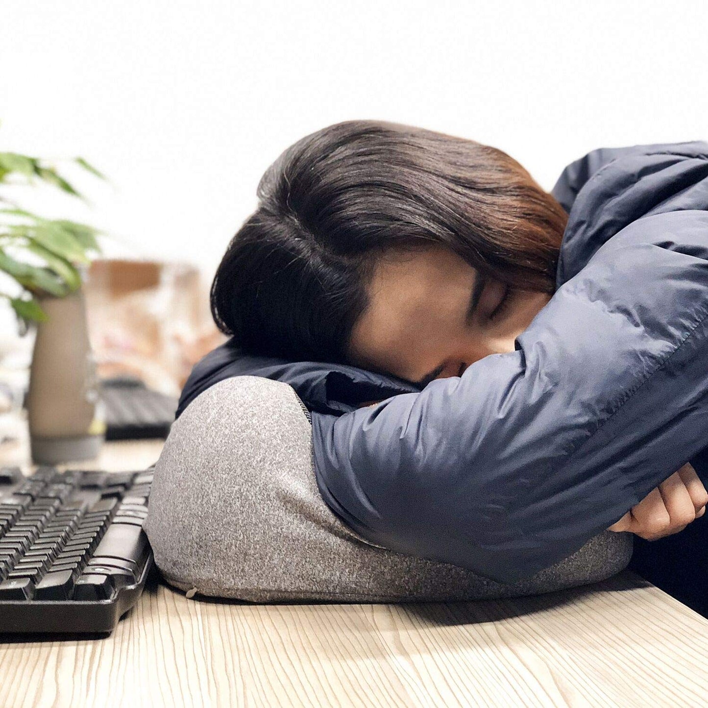 MLVOC Travel Pillow 100% Pure Memory Foam Neck Pillow, Comfortable & Breathable Cover, Machine Washable, Airplane Travel Kit with 3D Contoured Eye Masks, Earplugs, and Luxury Bag, Standard (Black)